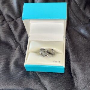 Elegant Silver Black & White Stone Infinity Ring sz8- see closet for earrings